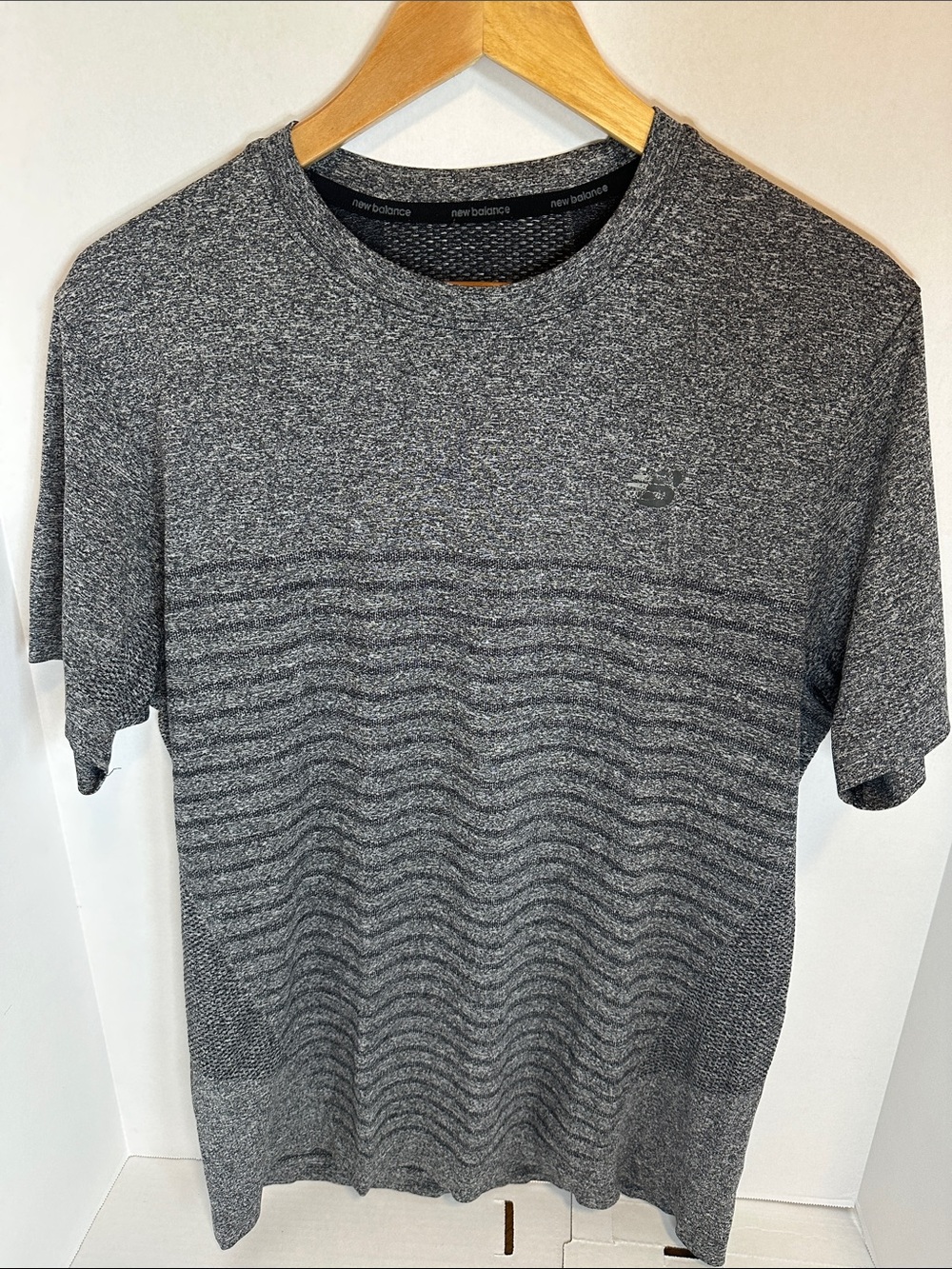 New Balance Men's Heather Charcoal Seamless Wave Short Sleeve Tee